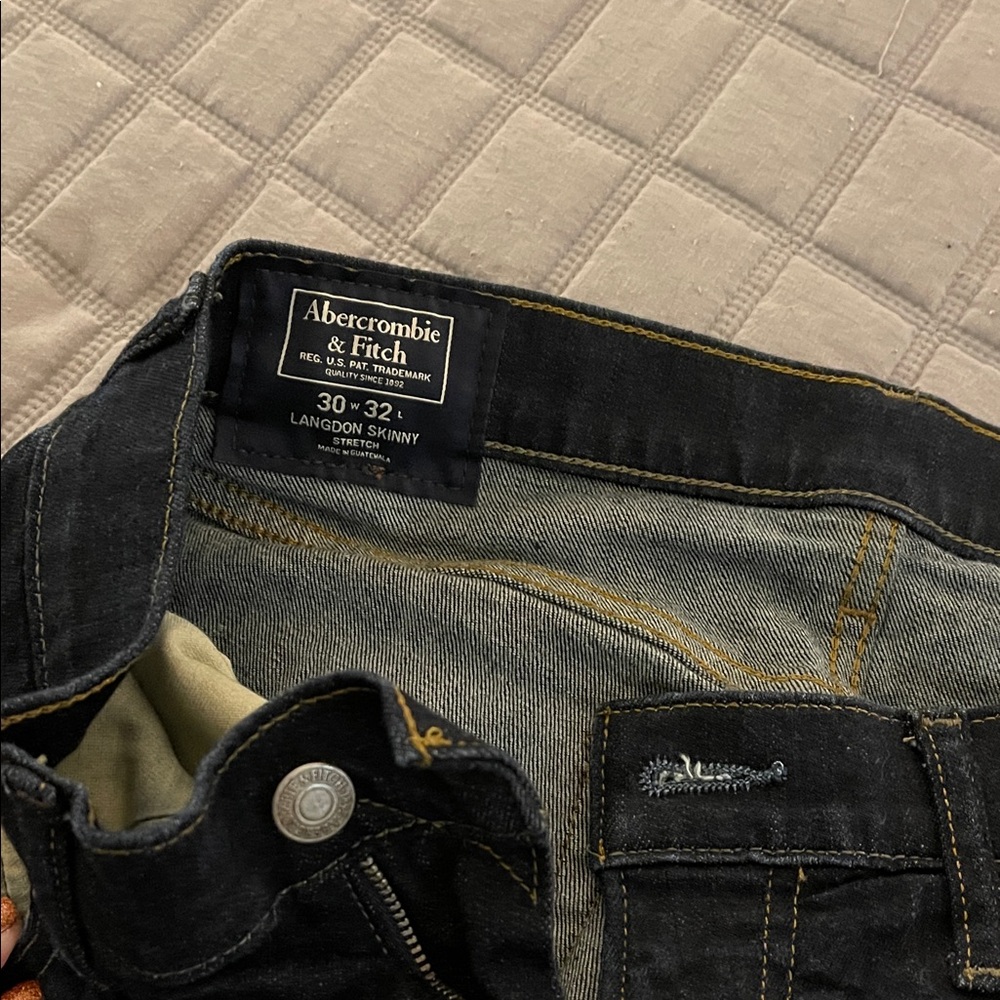 LIKE NEW Men’s Abercrombie & Fitch Dark Wash Jeans